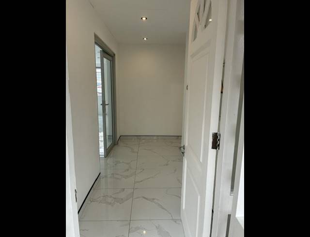 155M² OFFICE FOR SALE IN BEDFORD GARDENS